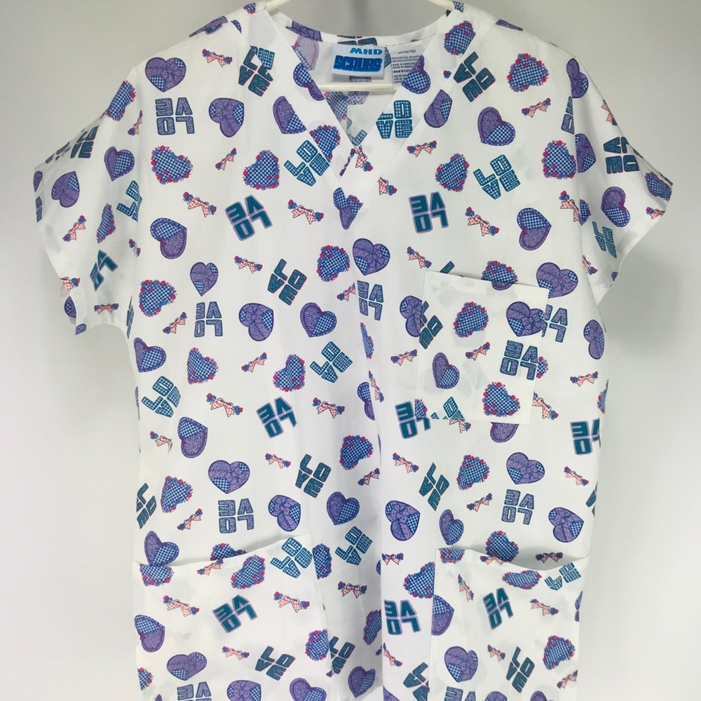 Women’s valentines scrub top medium